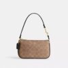 Nolita 19 din Signature Canvas