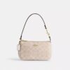 Nolita 19 din Signature Canvas