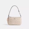 Nolita 19 din Signature Canvas