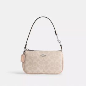 Nolita 19 din Signature Canvas