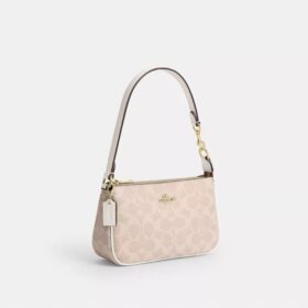 Nolita 19 din Signature Canvas