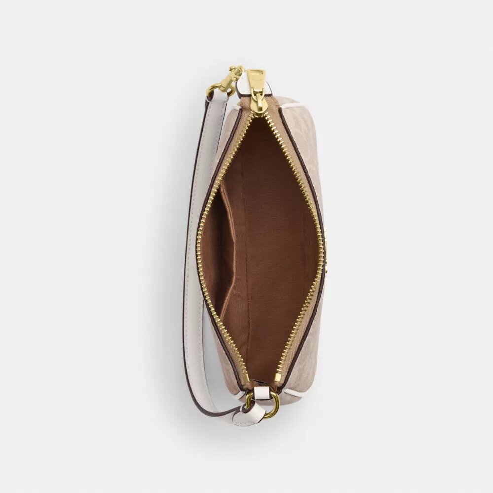 Nolita 19 din Signature Canvas