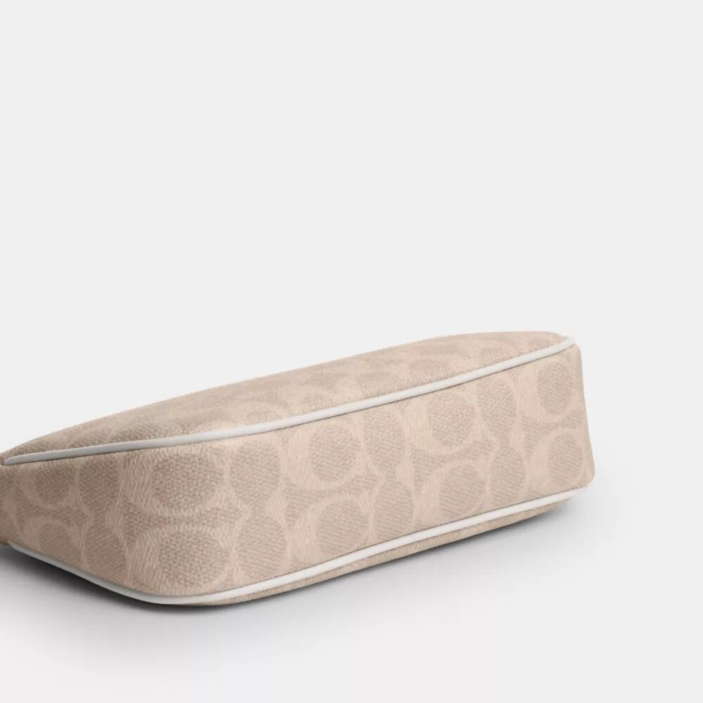 Nolita 19 din Signature Canvas