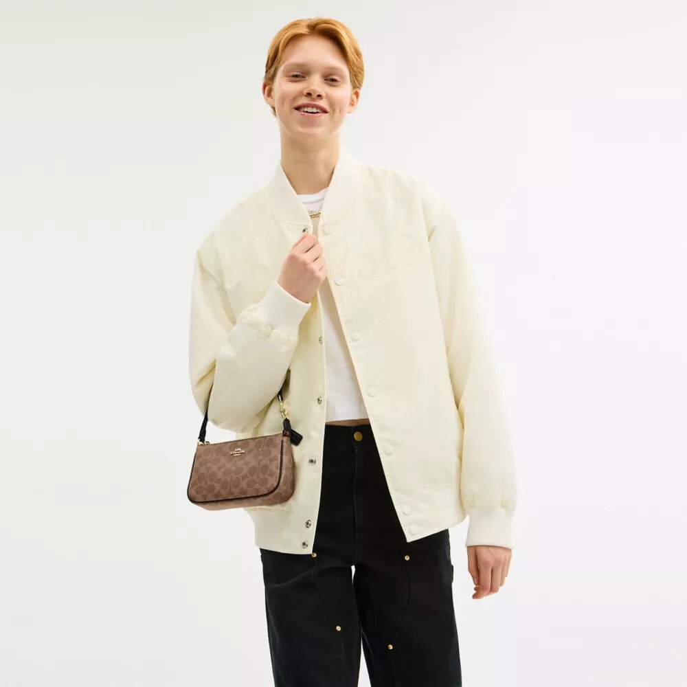 Nolita 19 din Signature Canvas