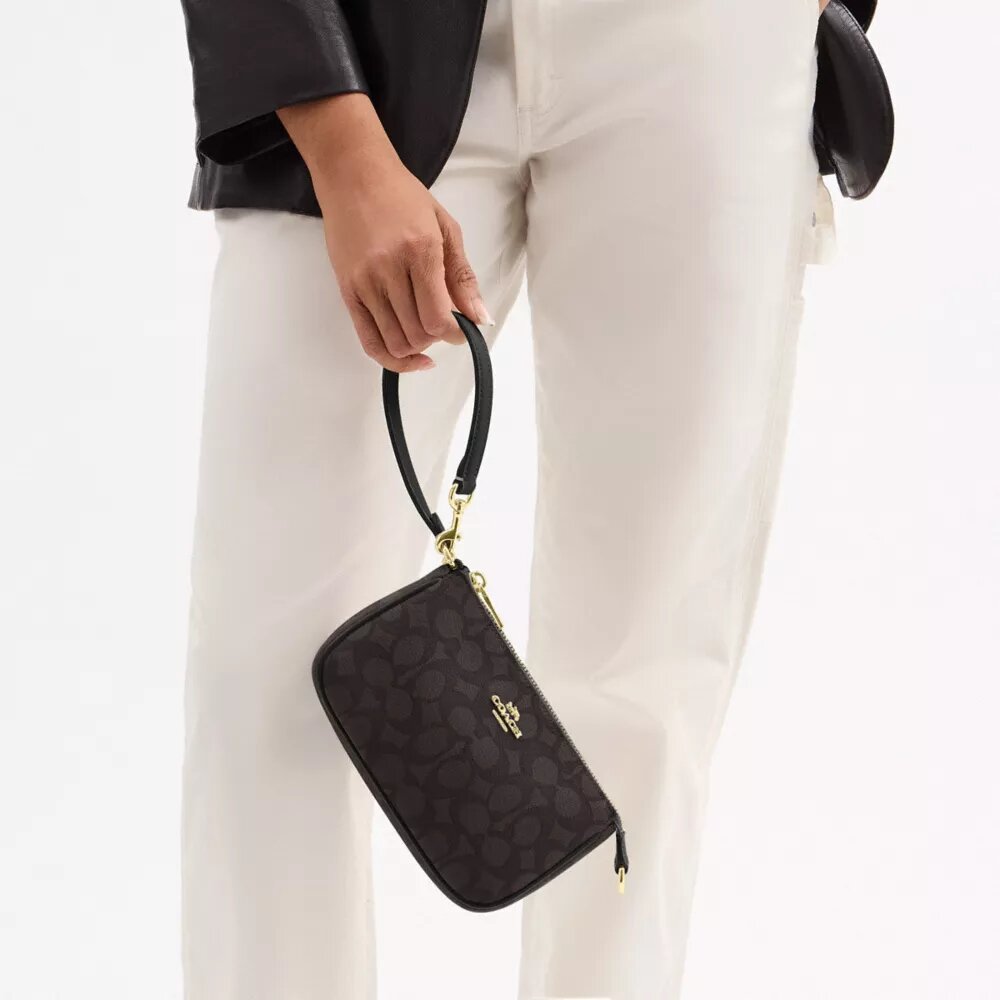 Nolita 19 din Signature Canvas