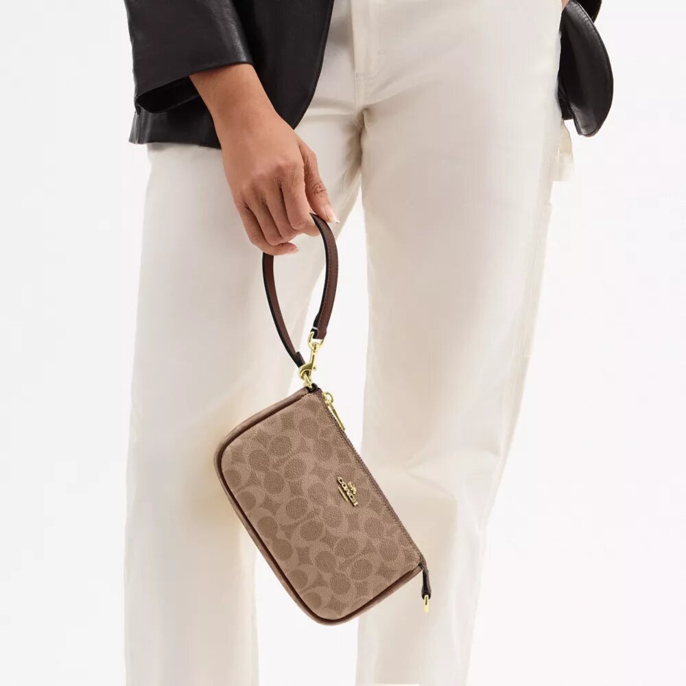 Nolita 19 din Signature Canvas