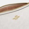 Nolita 19 din Signature Canvas