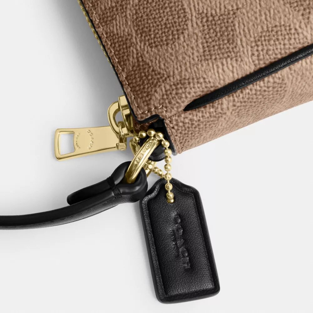 Nolita 19 din Signature Canvas