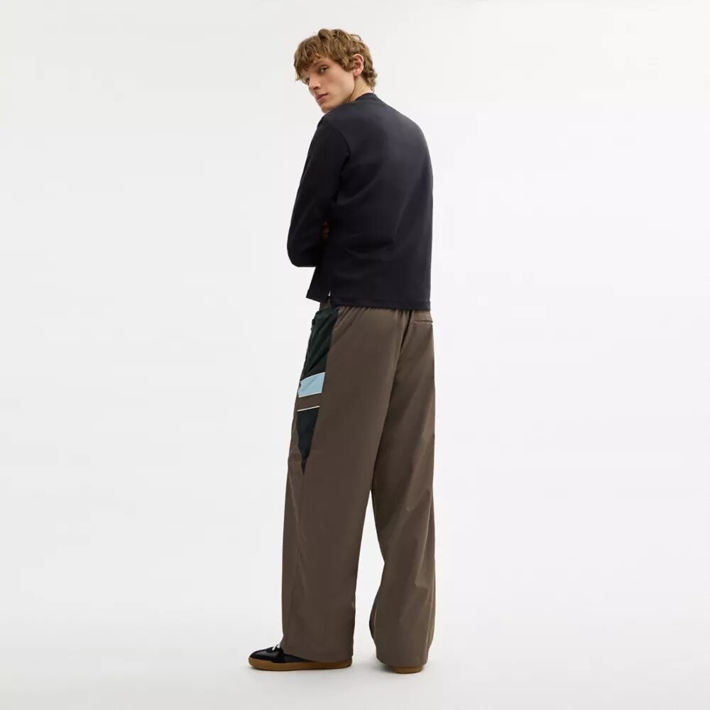 Pantaloni de trening cu croi drept din poliester reciclat