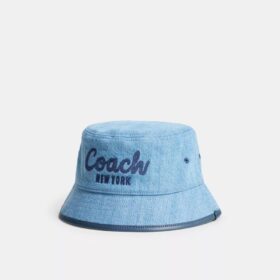 Pălărie tip bucket din denim cu broderie „Coach Script”