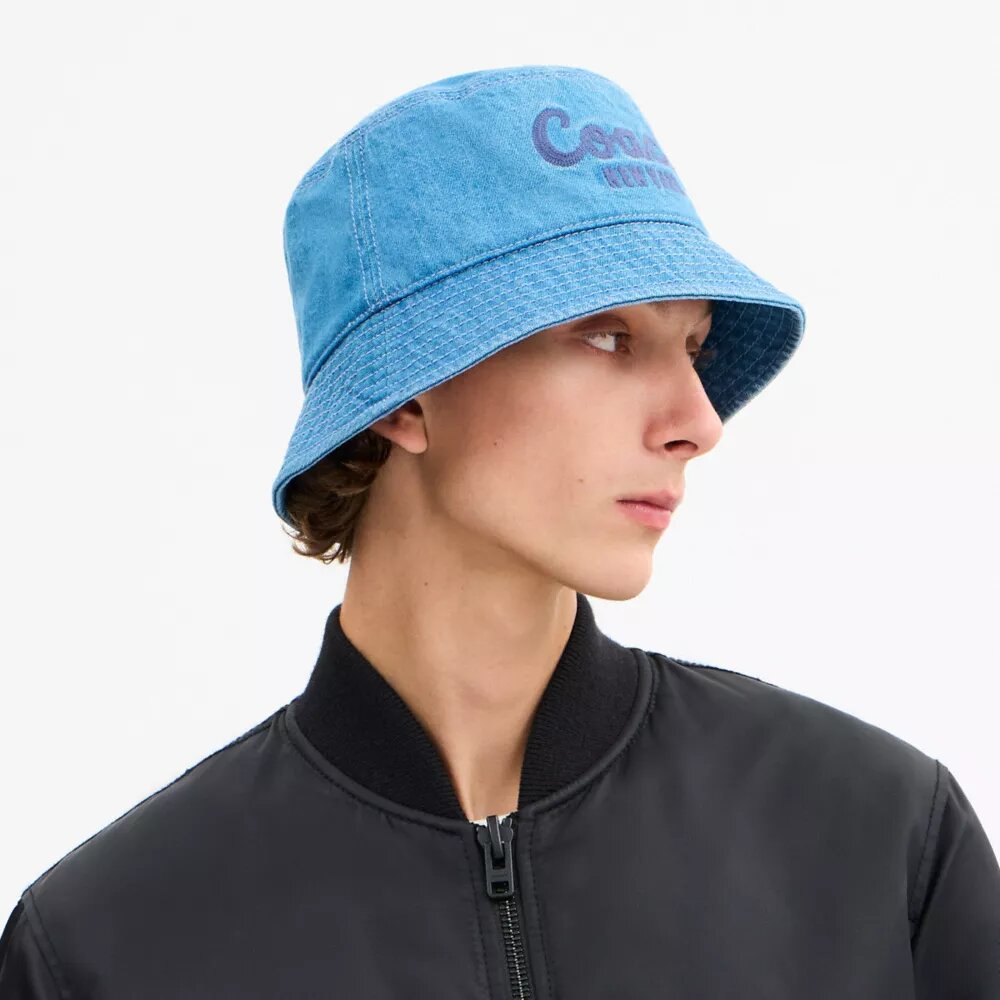 Pălărie tip bucket din denim cu broderie „Coach Script”