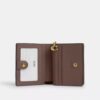Portofel cu închidere cu capsă