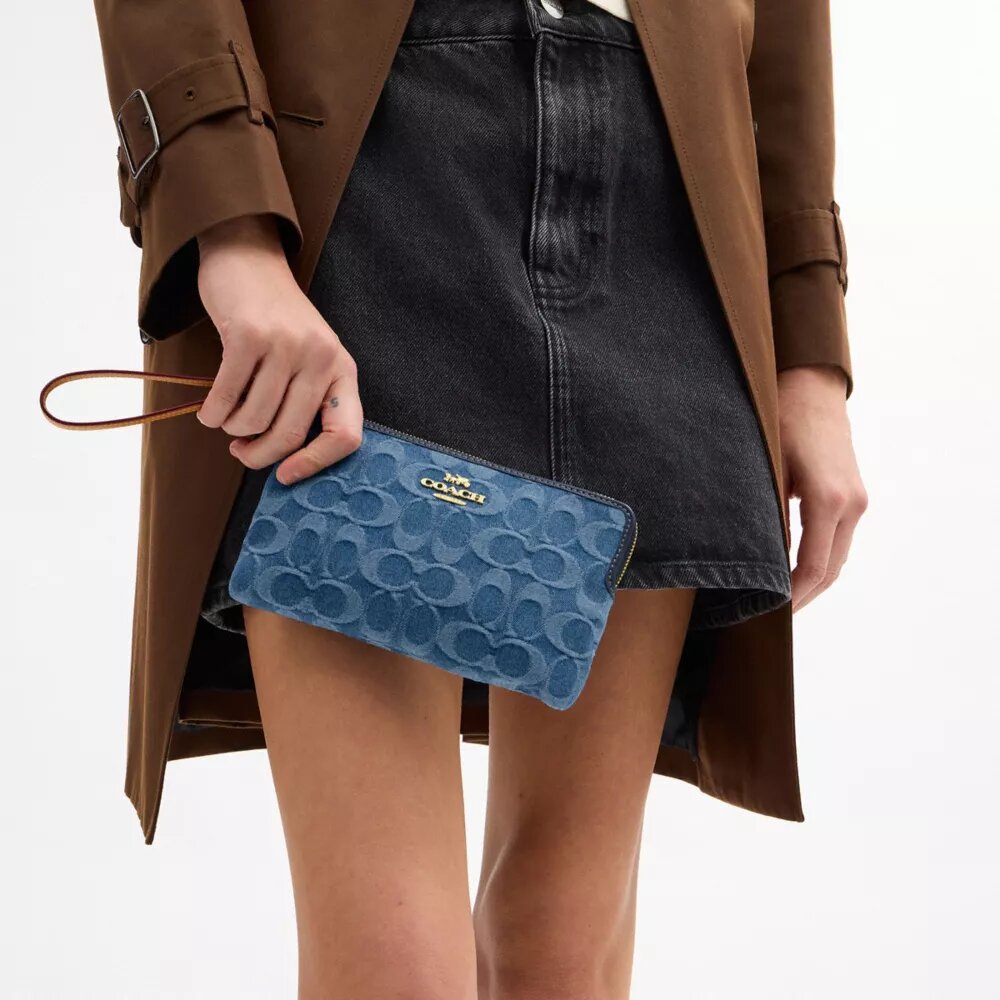 Portofel de mână mare cu fermoar în colț, din denim caracteristic