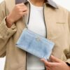 Portofel de mână mare cu fermoar în colț, din denim „Loved”