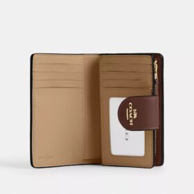 Portofel mediu cu fermoar în colț, din Signature Canvas