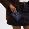 Portofel Tabby din denim semnătura