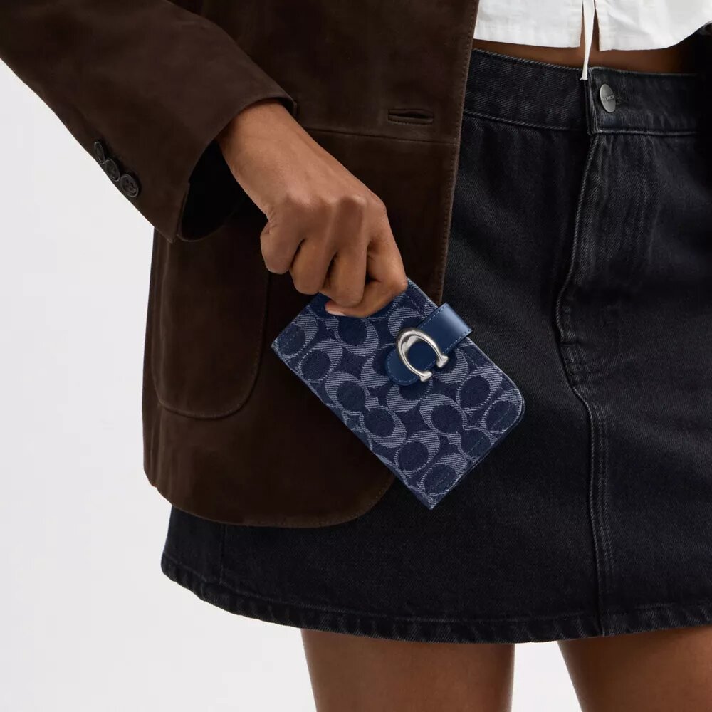 Portofel Tabby din denim semnătura