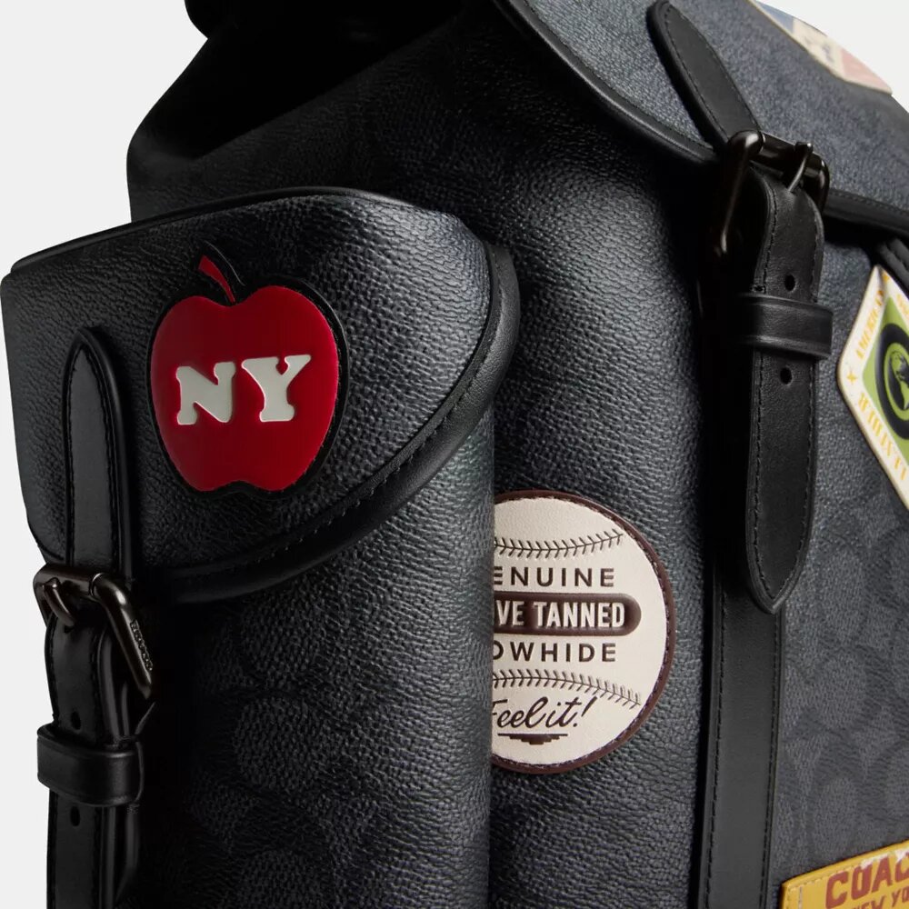 Rucsac Hitch din Signature Canvas cu patch-uri