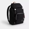 Rucsac Logan din nailon caracteristic cu pandantive decorative