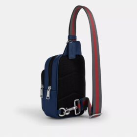 Rucsac tip sling Racer cu curele cu dungi în stil universitar