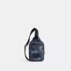 Rucsac tip sling Racer cu imprimeu camuflaj Signature