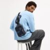 Rucsac tip sling Racer cu imprimeu camuflaj Signature