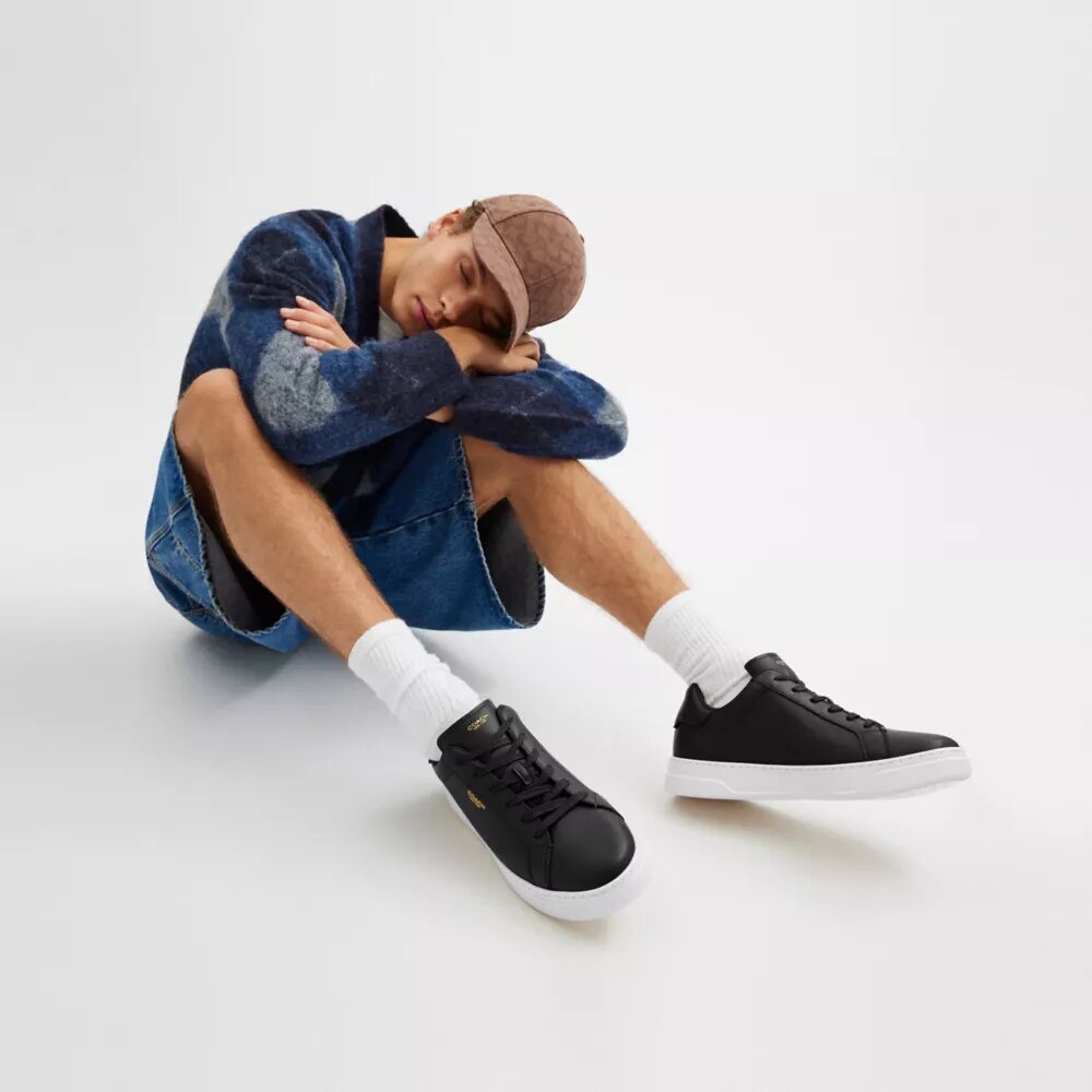 Sneakerși înalți