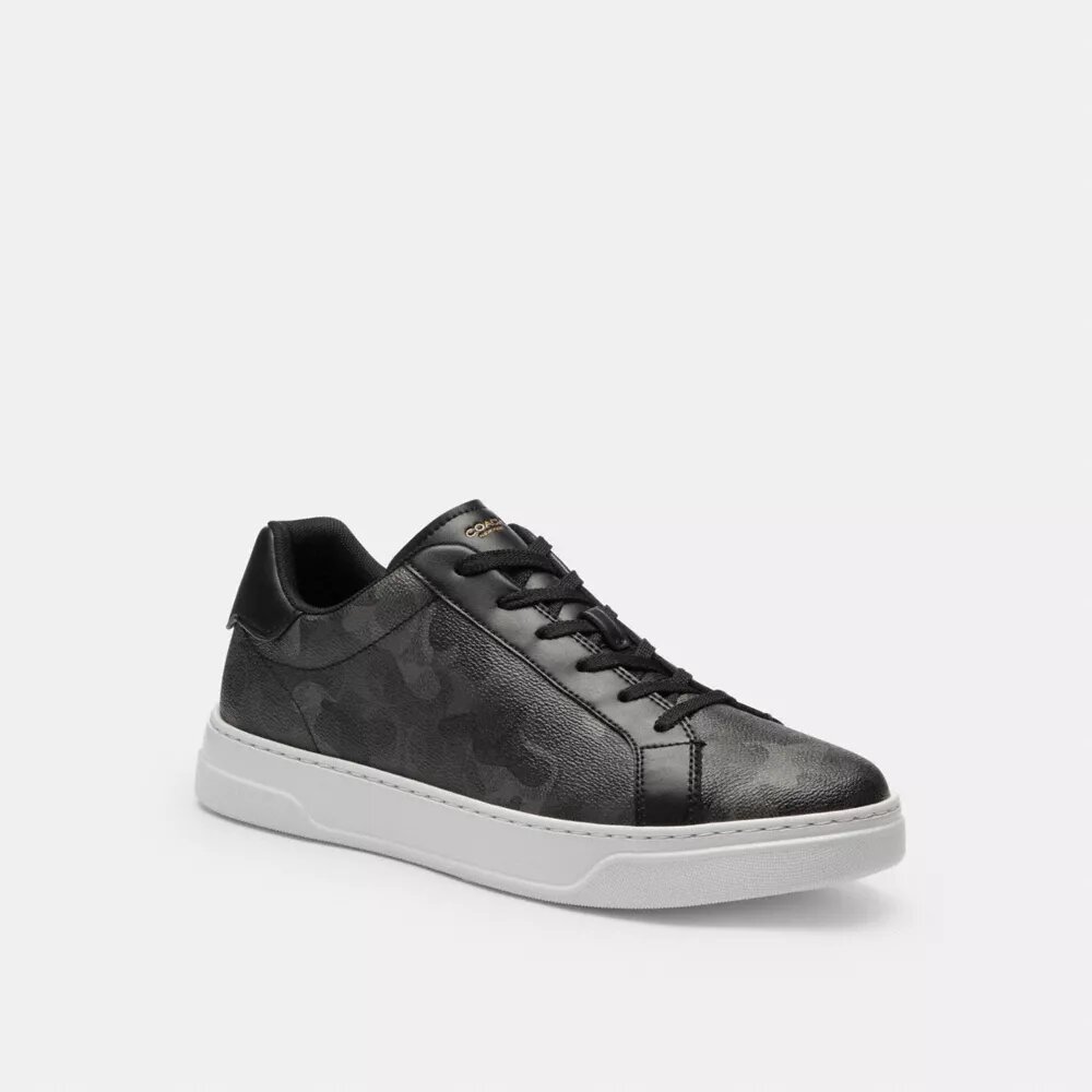 Sneakerși înalți cu imprimeu camuflaj caracteristic