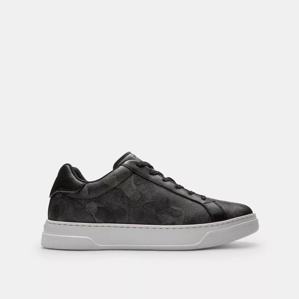 Sneakerși înalți cu imprimeu camuflaj caracteristic