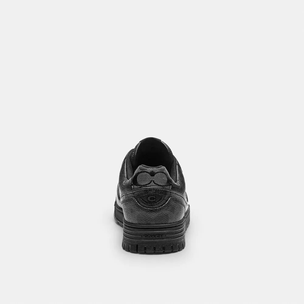 Sneakerși Soho în stilul caracteristic