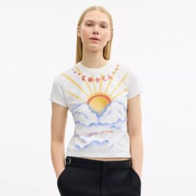 Tricou cu croială din anii ’90, cu imprimeu realizat cu aerograf, din bumbac organic